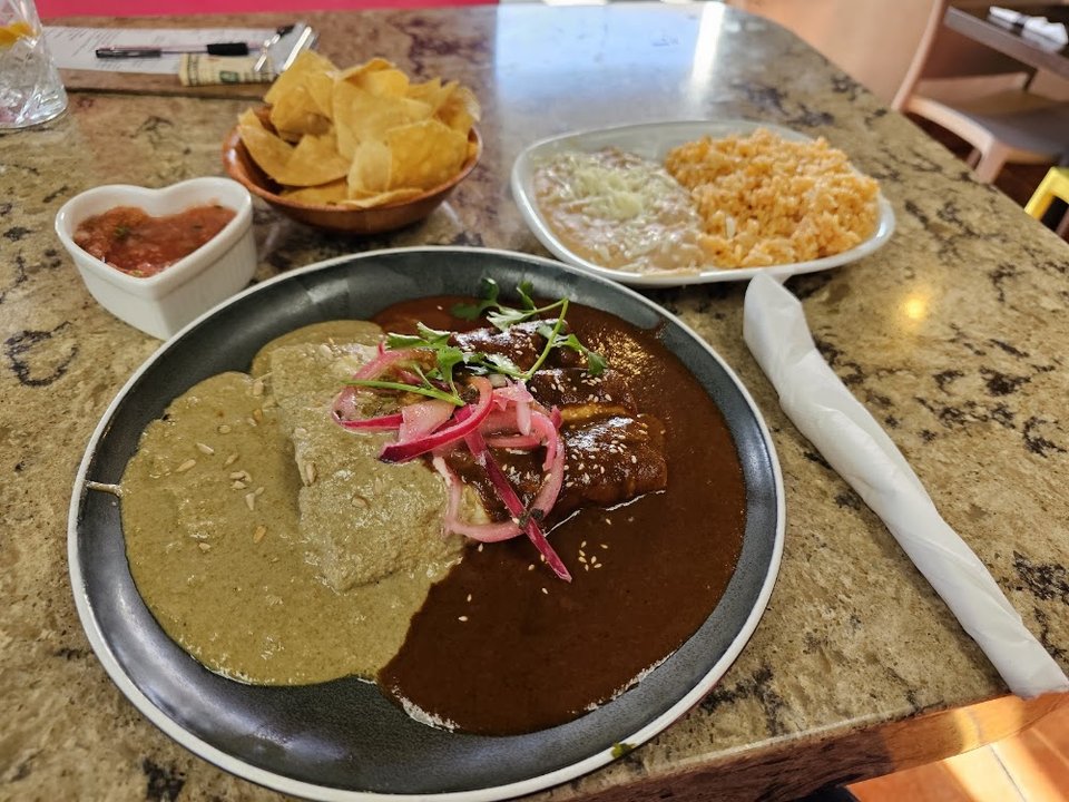 Enchiladas De Mole